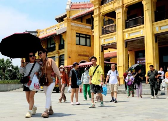 Ha Long is prepared to greet tourists again following Yagi Typhoon