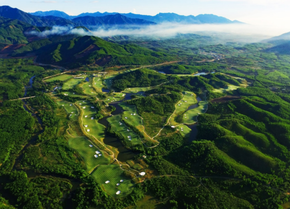 Amazing golf courses in Da Nang, Vietnam 