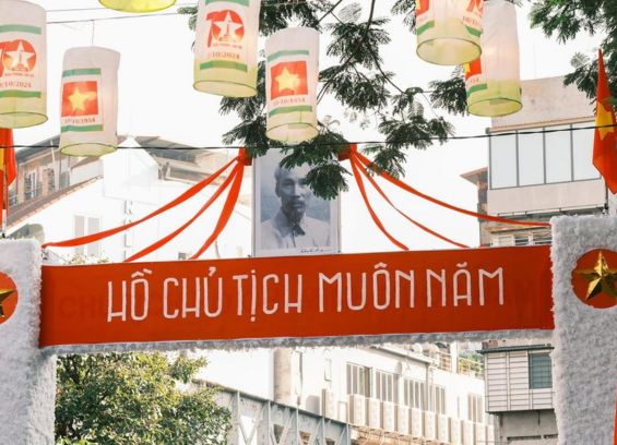 Ha Noi is beautifully adorned to commemorate the 70th anniversary of the capital's liberation